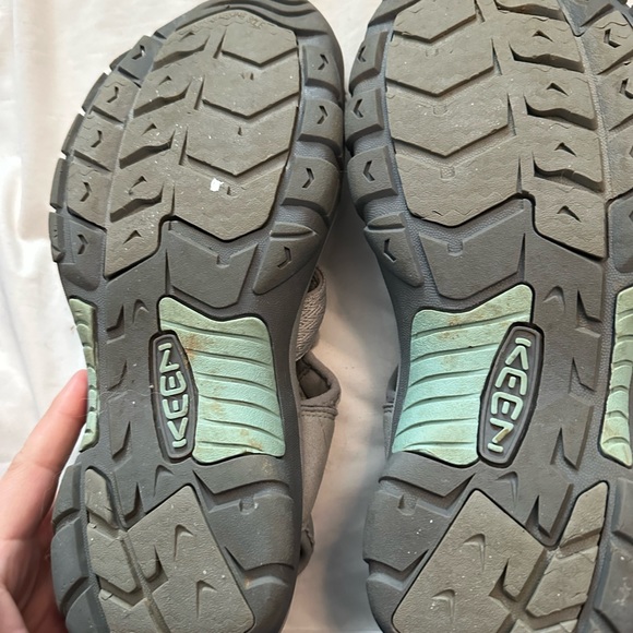 Keen.  Size 10.5.  Great condition! - Picture 3 of 3